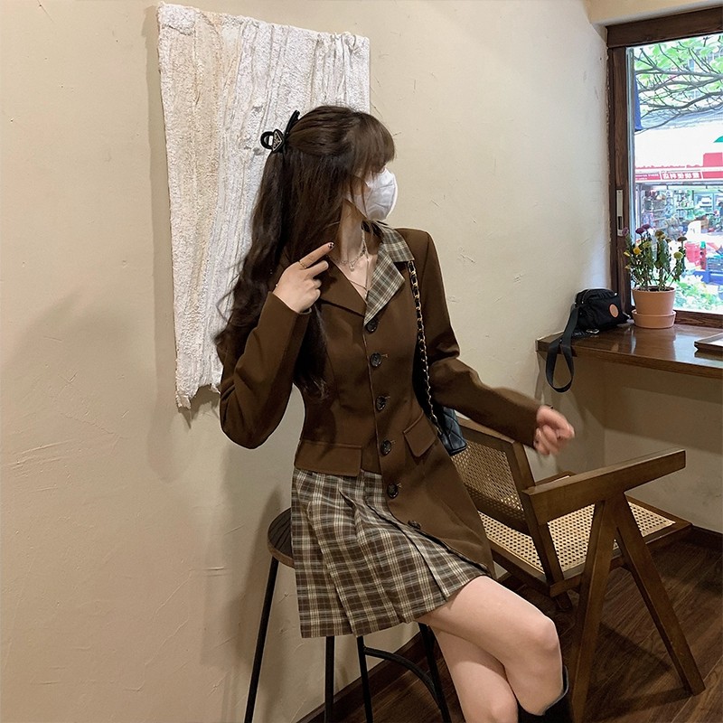 七月天晴海派巧乐兹西装连衣裙女秋露肩拼接格子a字百褶短裙