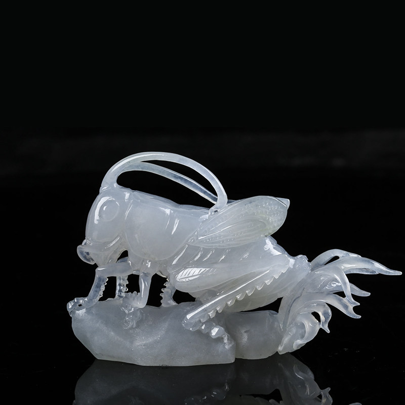 杨子恒玉雕工作室作品 冰糯种蝈蝈小摆件 81.23g