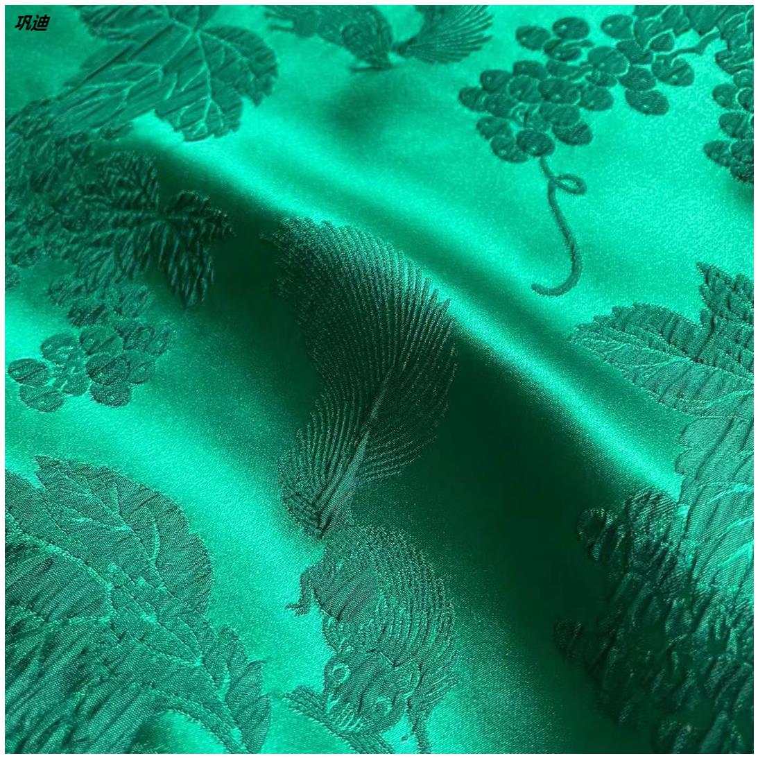 平裁旗袍汉服中式服装真丝提花压皱面料28姆140门幅松鼠葡萄 墨绿在类目 纺织面料/辅料/配套, 梭织面料, 真丝布料中 - 来自Buy2taobao.com提供专业的淘宝代购服务