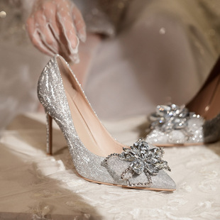 。2023香槟色新款新娘鞋女婚鞋细跟尖头法式灰姑娘水晶伴娘高跟鞋