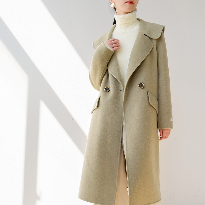 豆绿色外套女