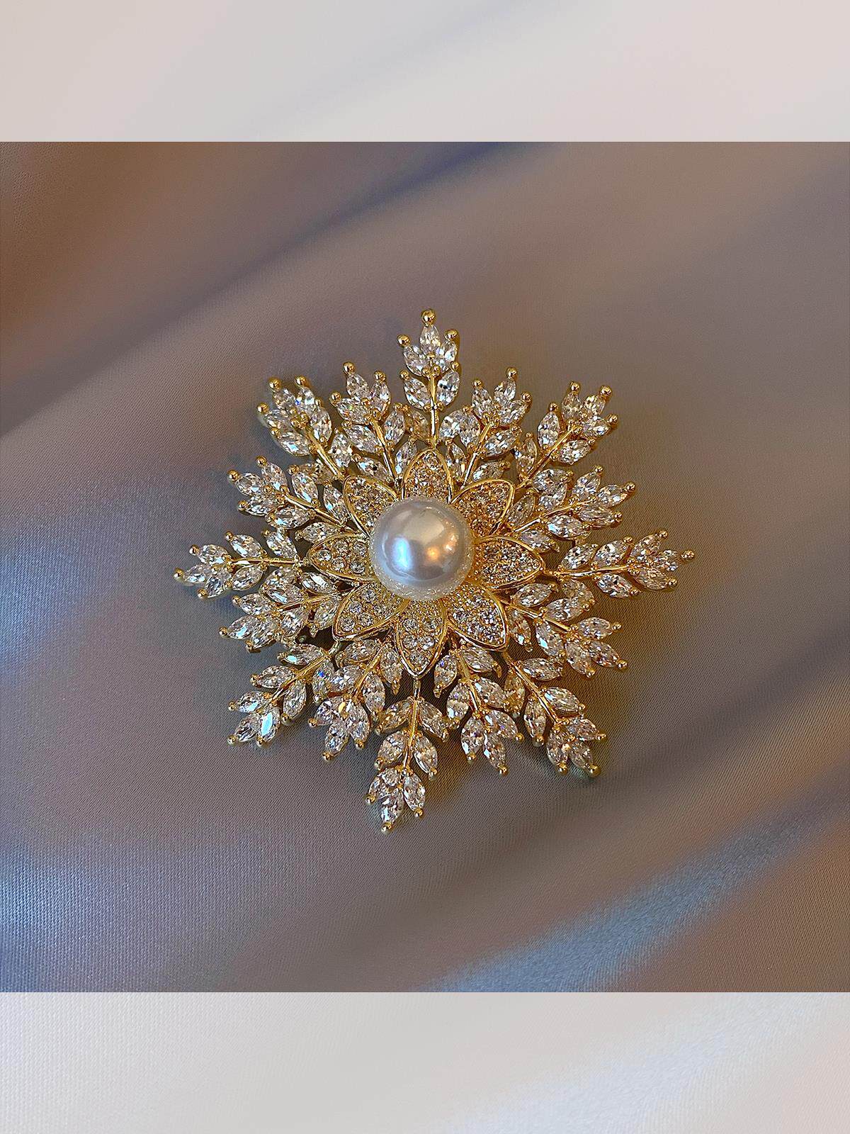 仿珍珠雪花胸针高档女冷淡风秋冬款西装配饰ins小众设计防走光扣