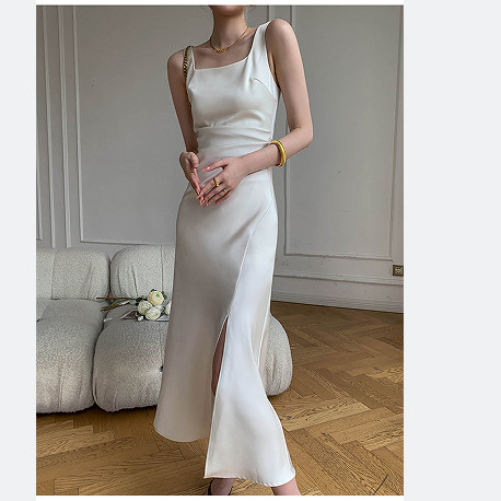 白色高级感吊带连衣裙女夏季2024新款修身显瘦露背开叉长裙子
