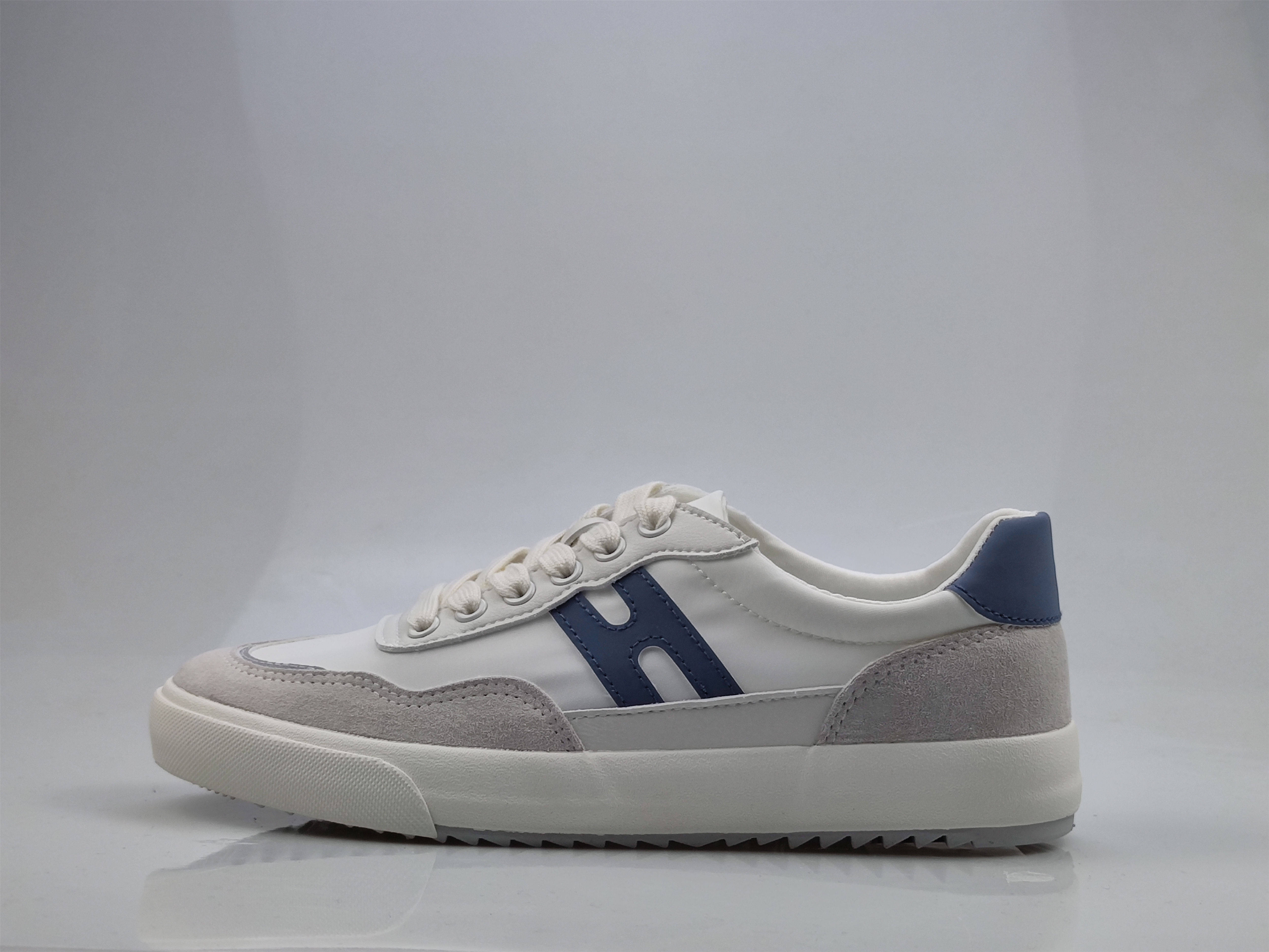 hotwind热风小白鞋女板鞋德训鞋全新正品春秋新款断码清仓韩版