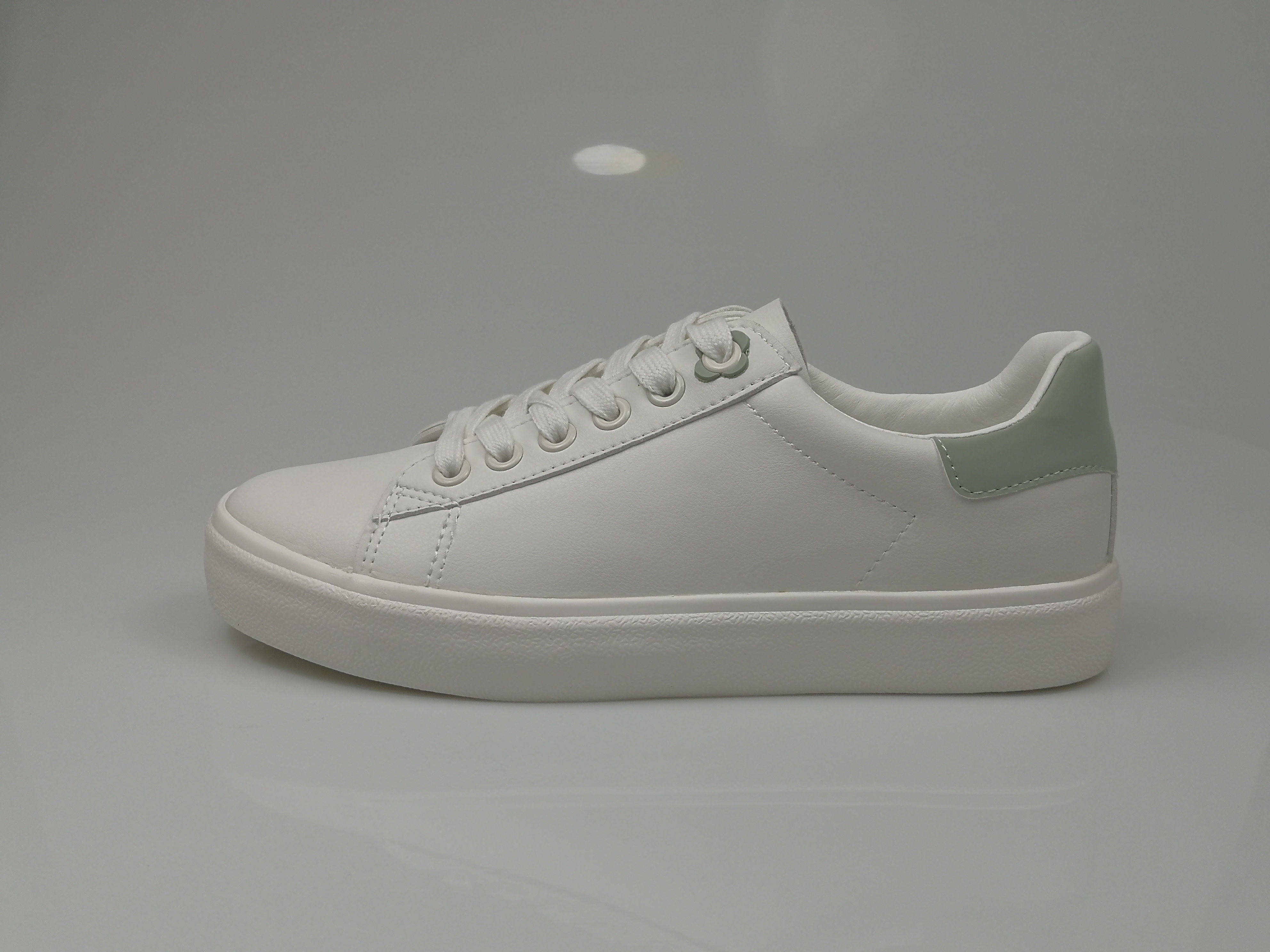 hotwind 热风女士帆布鞋板鞋新款秋季百搭小白鞋运动休闲女鞋包邮