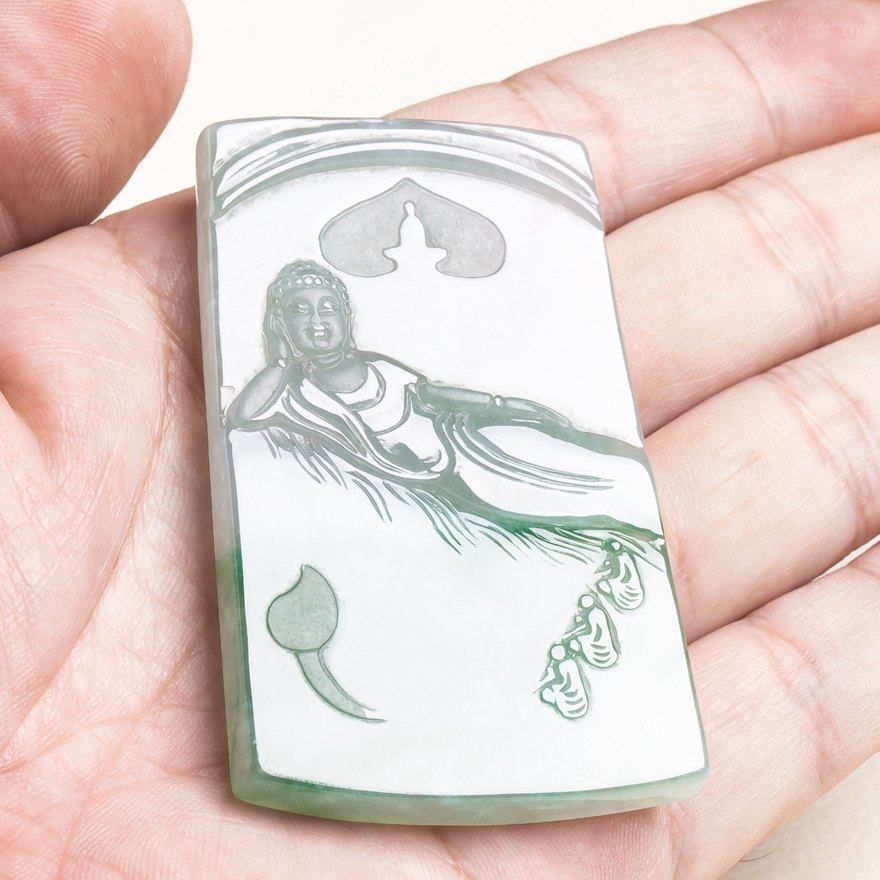 老坑冰种飘绿翡翠卧佛牌 39.58g