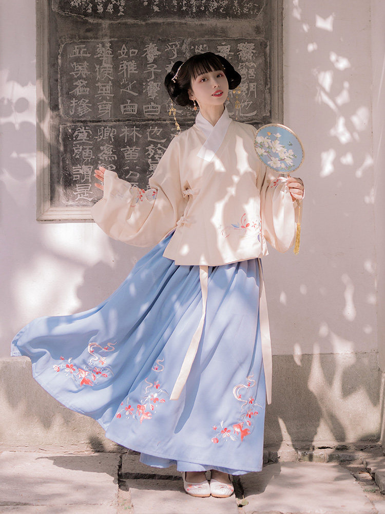 琵琶袖秋冬款刺绣交领袄裙学生荷鱼