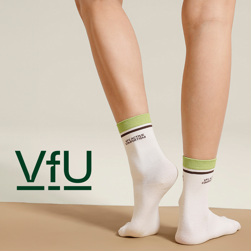 VfU 复古撞色条纹运动袜子女简约