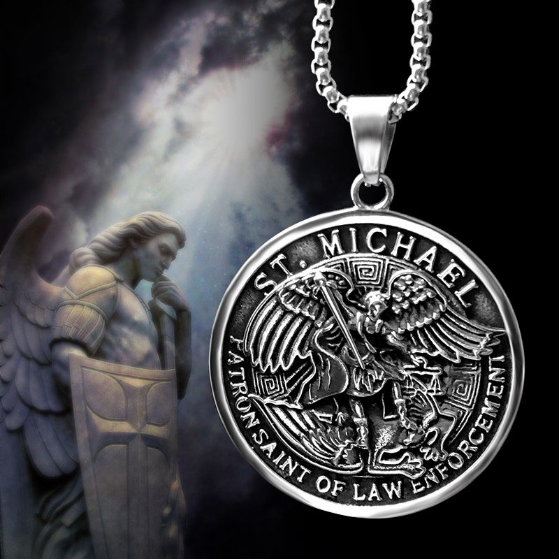 大天使米迦勒守护圆牌吊坠项链男复古配饰欧美饰品钛钢高级感好运