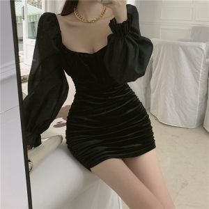 Live shooting! Hepburn French retro little black skirt bubble sleeve slim wrinkled sexy dress