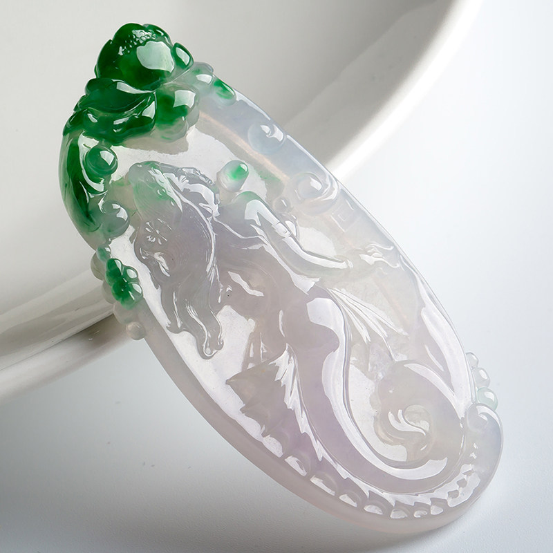 镇平玉雕馆 天然缅甸a货翡翠冰种飘绿美人鱼吊坠 28.02g