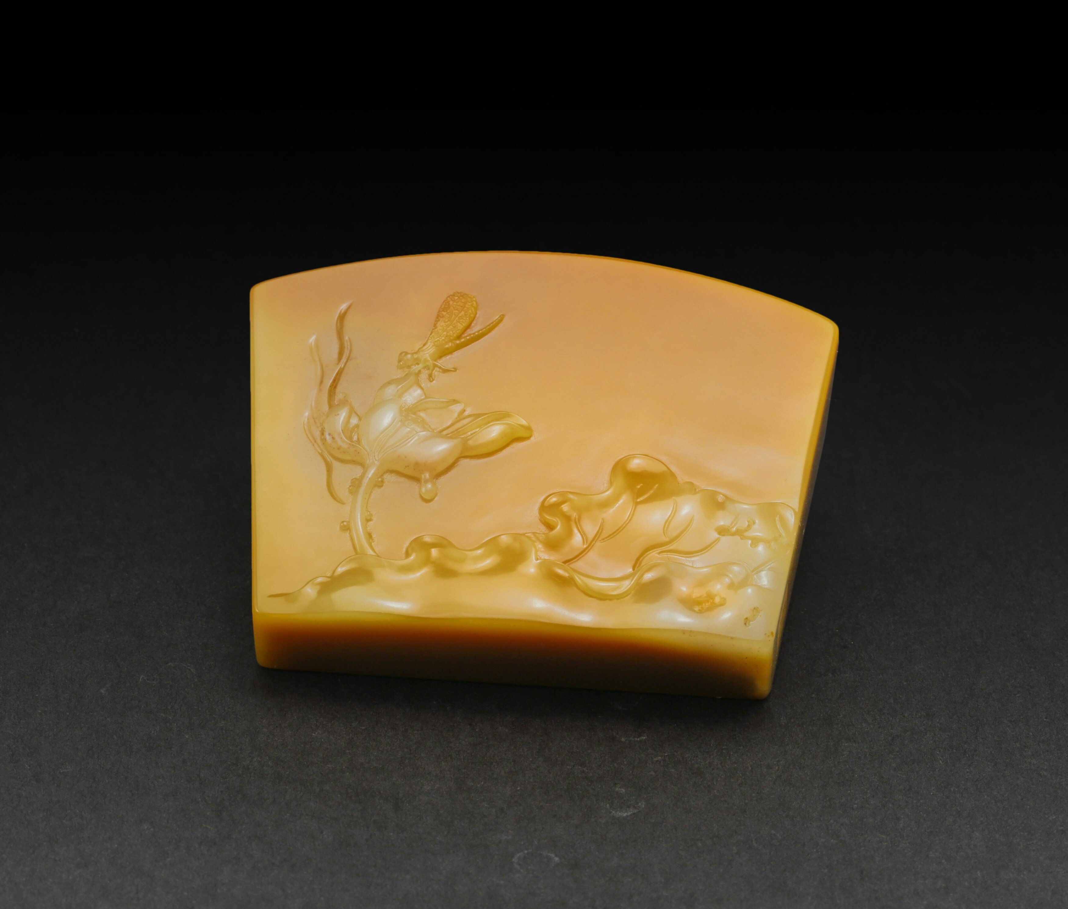 绝当 寿山石扇形黄汶洋薄意手牌