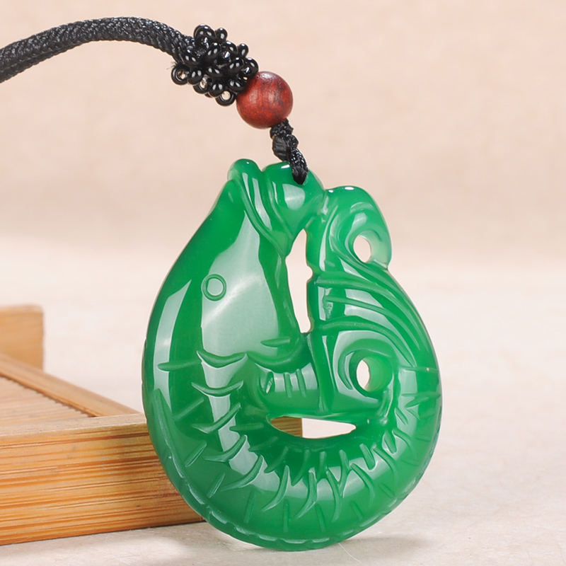 天然绿玉髓龙鱼吊坠双面精雕工年年有余富贵有余鱼如意玉坠挂件