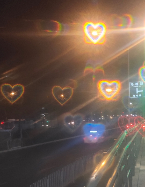 假眼睛_小孩抖音同款心形灯光变爱心眼镜爱心特效眼睛海边度假丸子