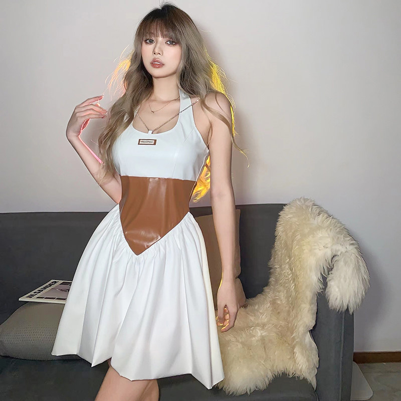 kliou 甜酷复古风撞色拼接挂脖式pu皮无袖连衣裙女显瘦遮肉a字裙