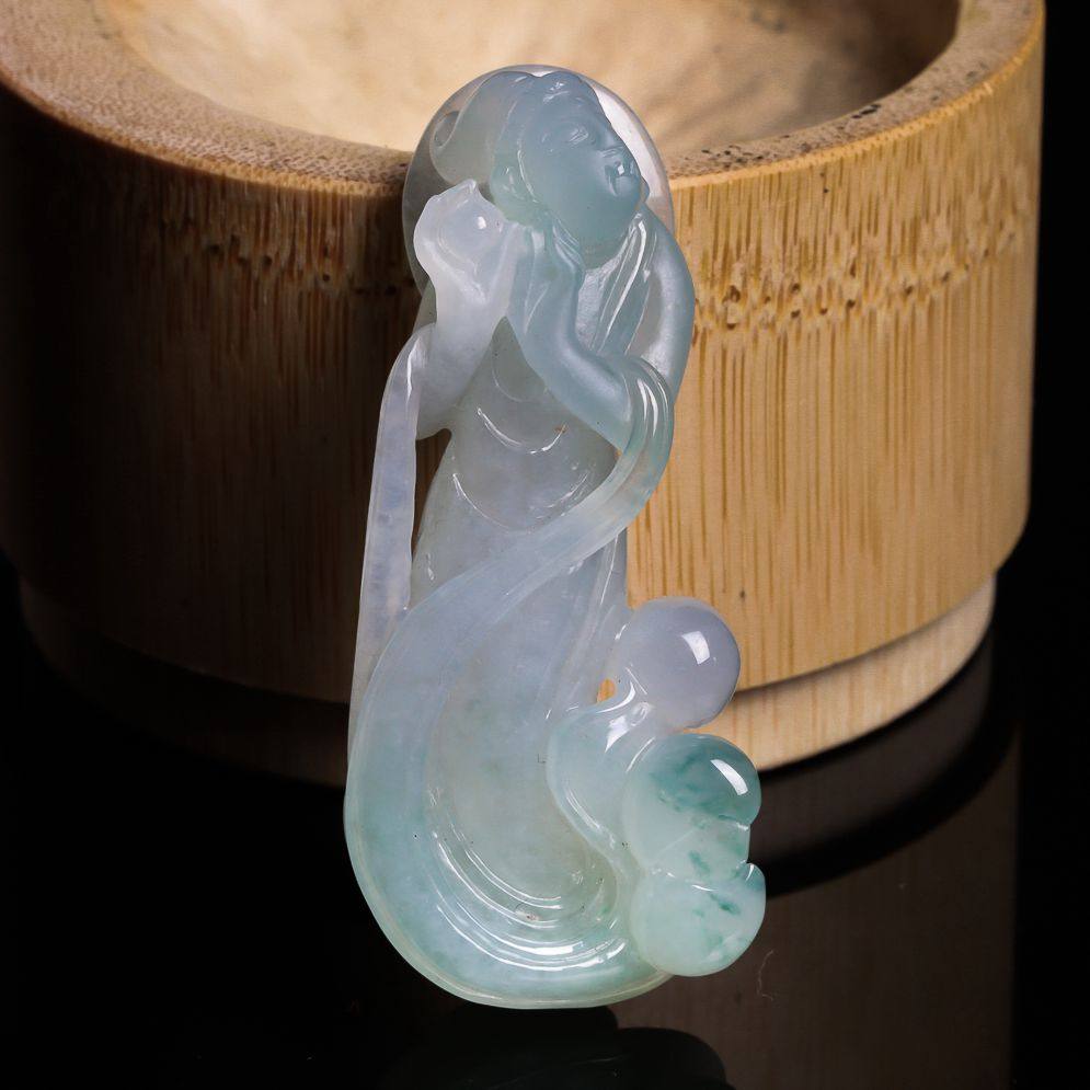 【源头好货-实物已检】皇廷翡翠a货拍卖冰润飞天仙女吊坠31.46g