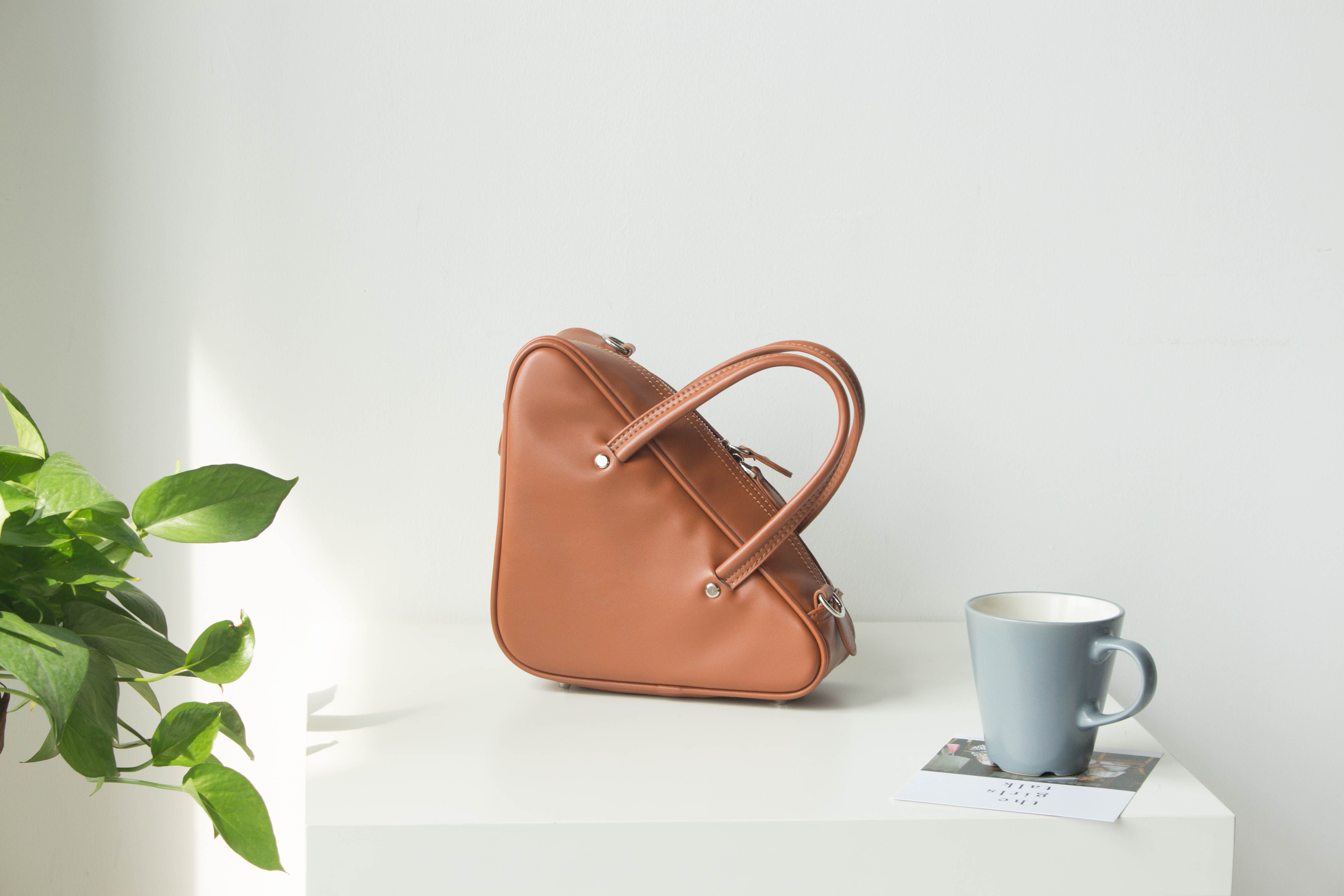 女2017秋季新款欧美时尚个性几何三角形包手拎包单肩斜挎包潮优惠券