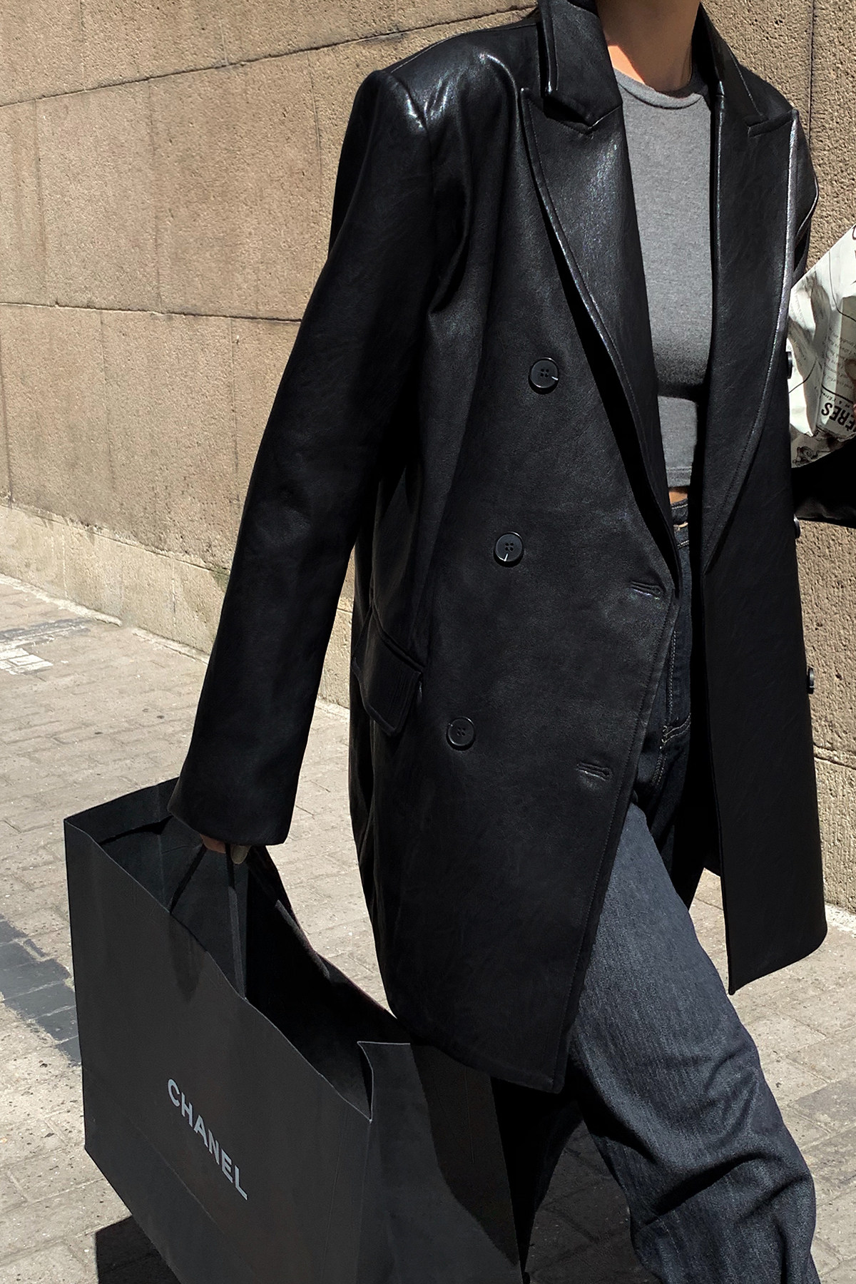 huyifan黑色西装皮衣女2022春季新款复古宽松百搭显瘦pu皮外套潮