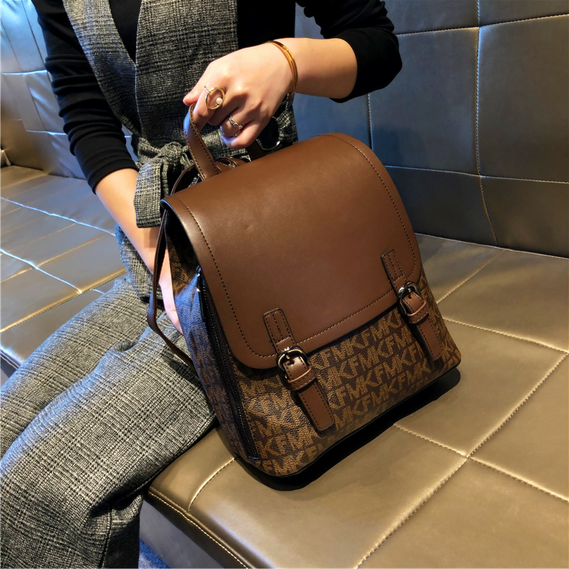 香港品牌真皮双肩包女大容量时尚休闲背包简约流行旅行包洋气小包
