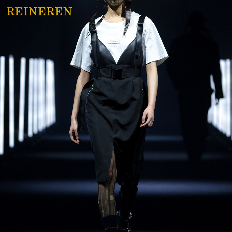 reineren设计师任茜2021秋冬新款黑色胸衣式前开叉卡扣连衣裙