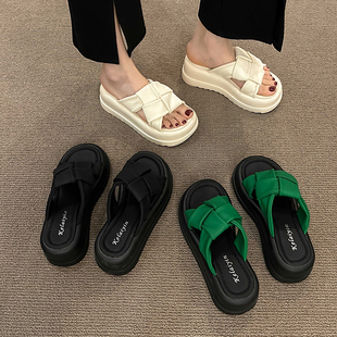 黑色厚底增高拖鞋女夏外穿2024年新款法式高级感时尚沙滩一字凉拖