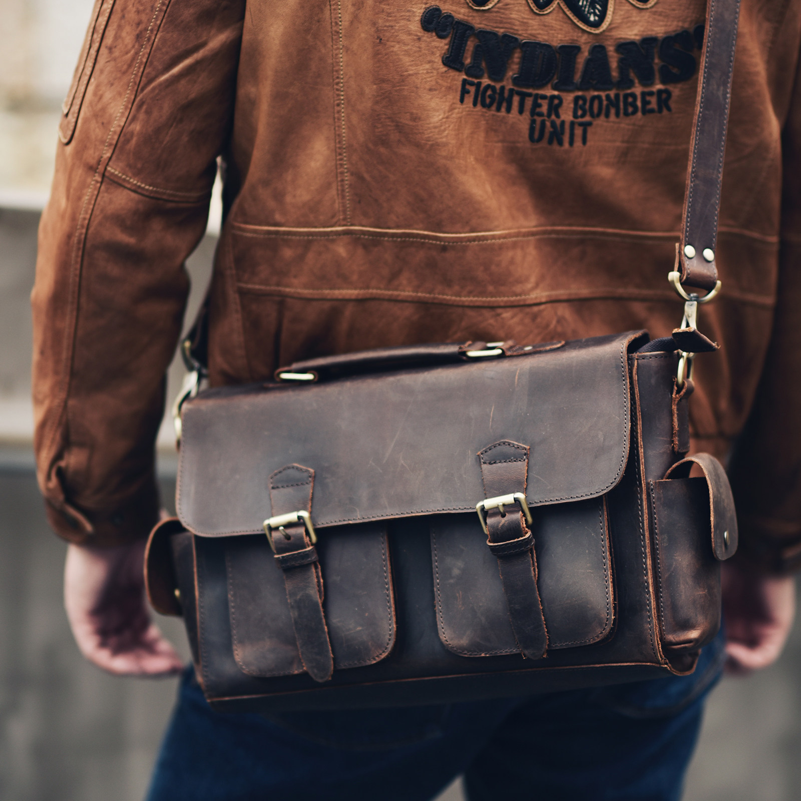 欧美复古牛皮剑桥包疯马皮手提单肩邮差包斜挎横款机车男包青年潮