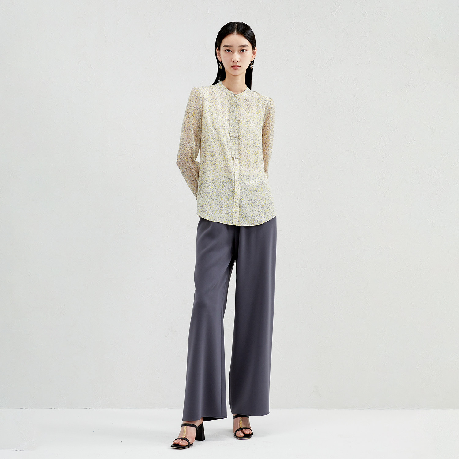 戎美 春夏女神新装迷人仙气写意碎花真丝印花飘带衬衣/连衣裙