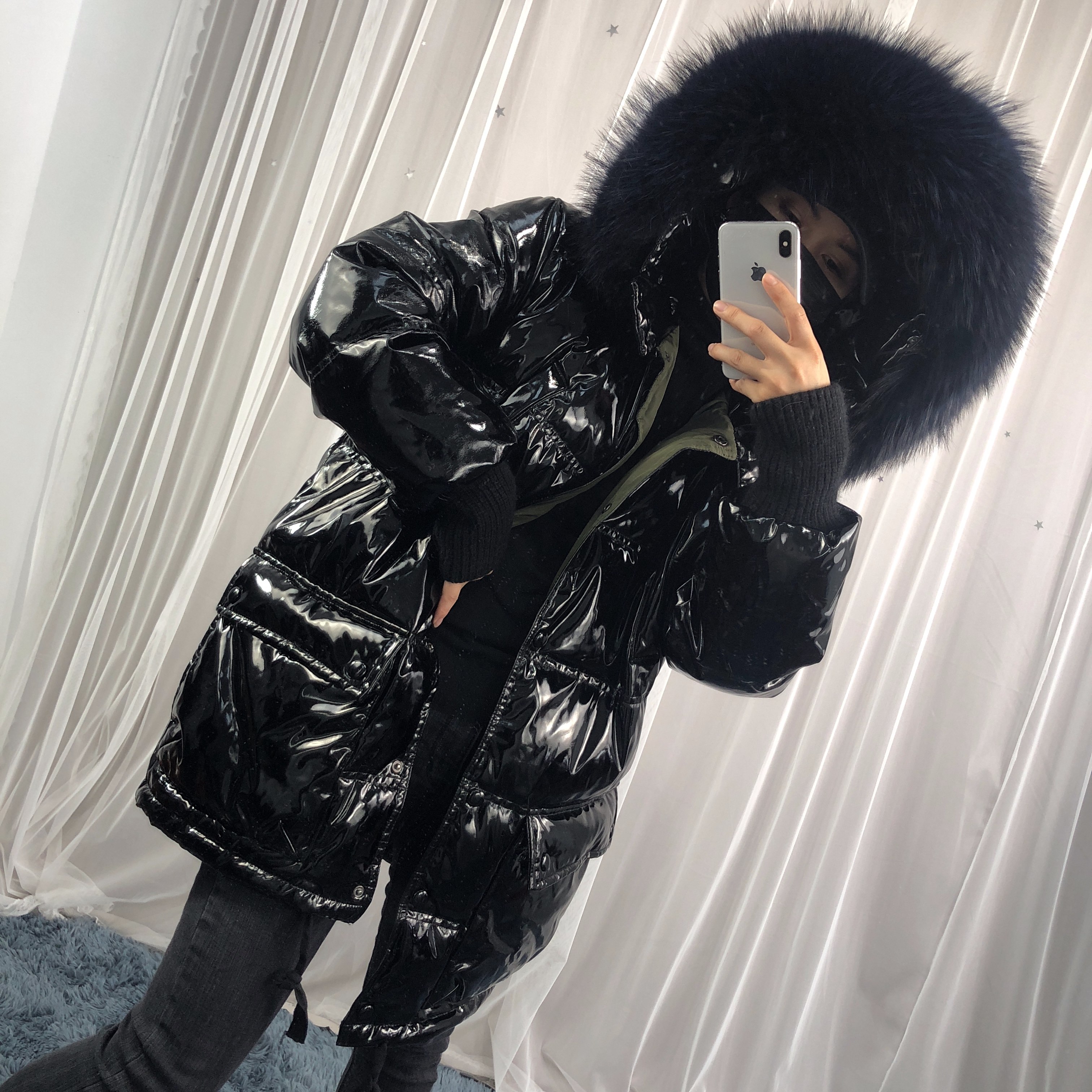 情侣漆皮亮面加厚羽绒服女2019新款爆款连帽中长款超大毛领外套女