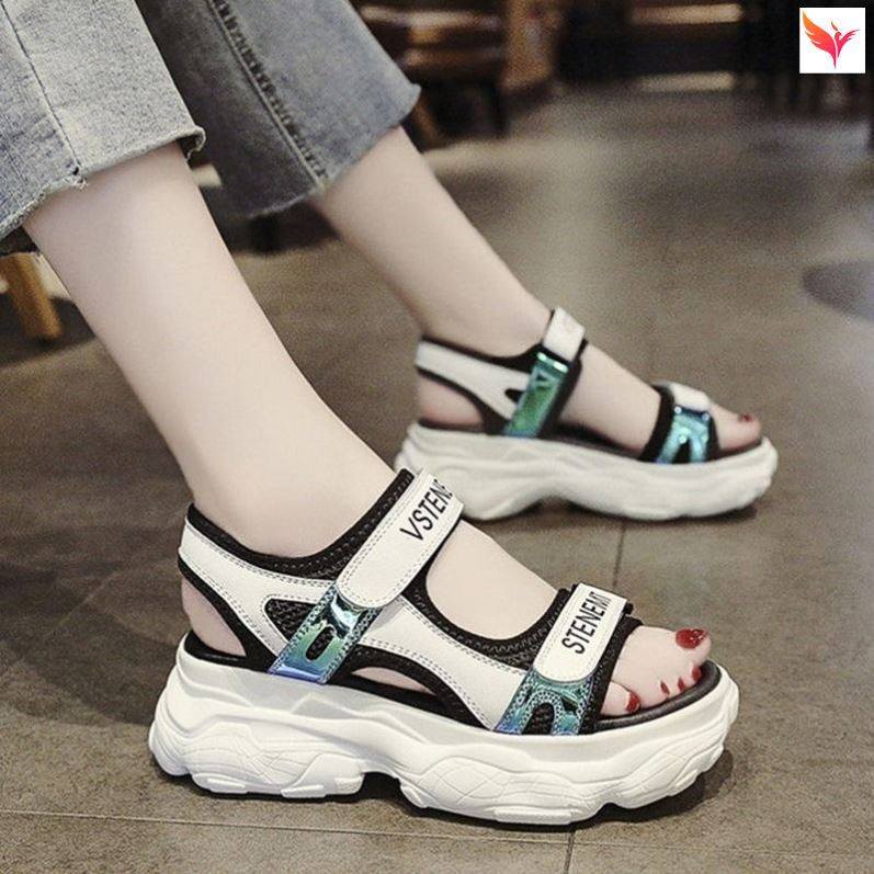 大码妈妈夏季宽脚鞋子女士运动凉鞋学院风韩版平板大脚白色中性潮