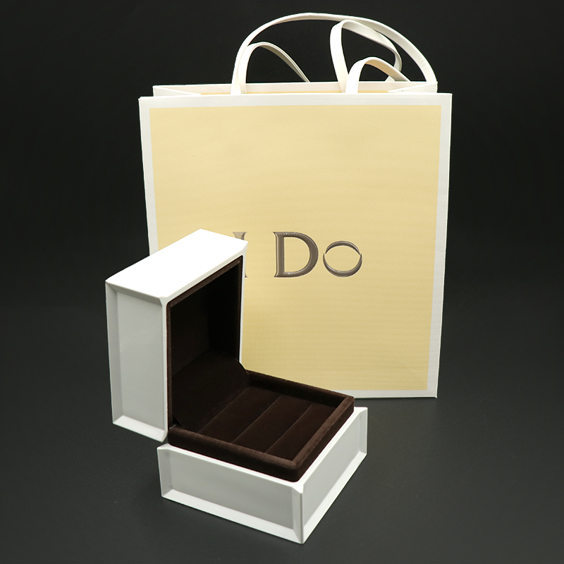 高端求婚钻戒首饰盒ido钢琴烤漆婚礼戒指盒情侣对戒耳钉包装盒子