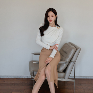 2022 Korean style light luxury sweet round neck slim fitting Top + hip wrapped high waist fishtail skirt suit