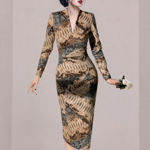 2022 light luxury temperament Python digital printed pattern Fashion goddess slim wrap hip long sleeve V-neck dress