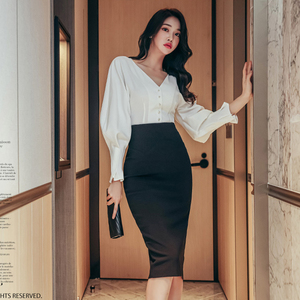 2022 spring Korean version V-neck temperament sweet shoulder Shirt Top + high waist slim wrap hip skirt skirt skirt skir