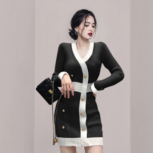Small fragrance color contrast V-neck knitted dress women's winter Korean style slim slim bottomed short skirt