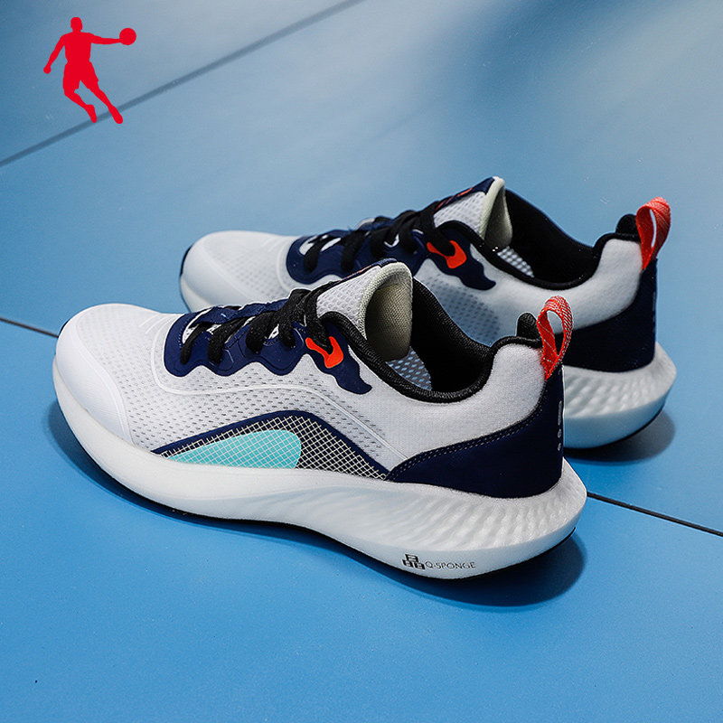 春季新款男鞋旅游鞋官方跑鞋减震透气休闲跑步鞋——乔丹悠洋专卖店