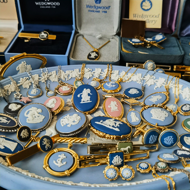 中古vintage英国wedgwood/玮致活骨瓷项链领带夹袖扣胸针浮雕饰品