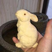 Thuja boxwood carving rabbit hand piece solid wood play carving crafts zodiac rabbit cute pet rabbit jewelry ornaments