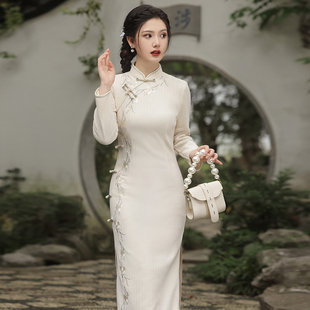 新中式雪尼尔刺绣旗袍秋冬季新款现代改良年轻款少女优雅日常可穿