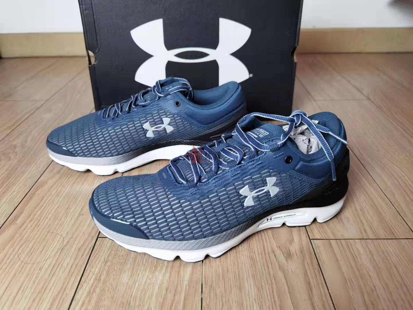 安德玛正品 ua男子charged intake减震轻便跑步鞋运动鞋3021229