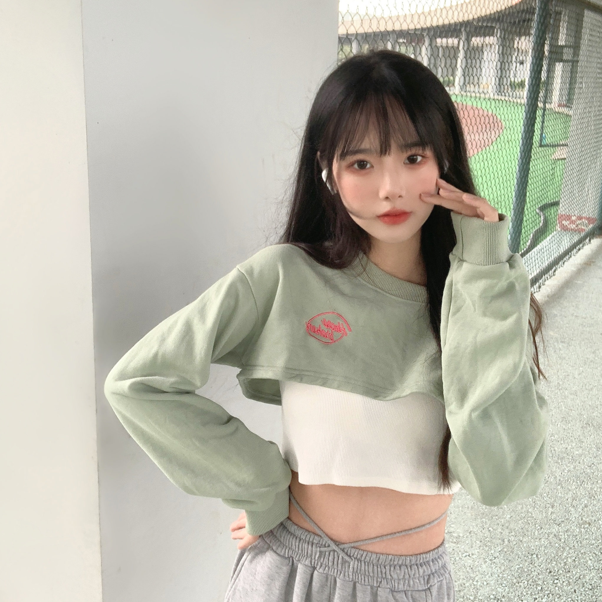 ibuybubuy原创自制辣妹露腰运动风上衣套装 背心 卫衣 冰激凌色