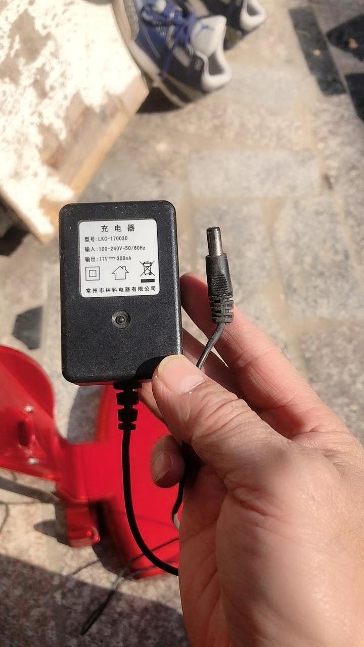 适用于 LKC-170030吸尘器电源适配器 充电器 17V300mA 1A