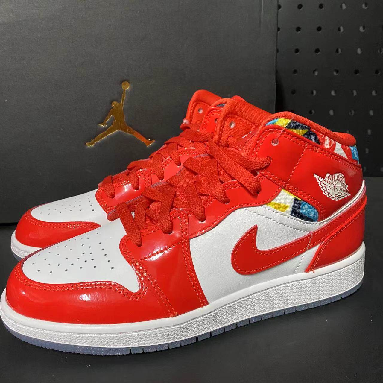 nike/耐克air jordan 1 mid aj1新年红几何印花篮球鞋 dc7248-600
