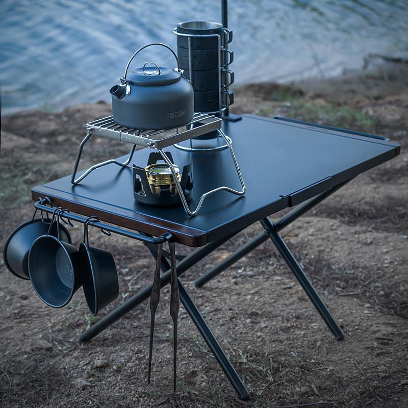 户外露营桌便携式野餐车载收纳轻量化复古茶几桌野营钢板烧烤桌