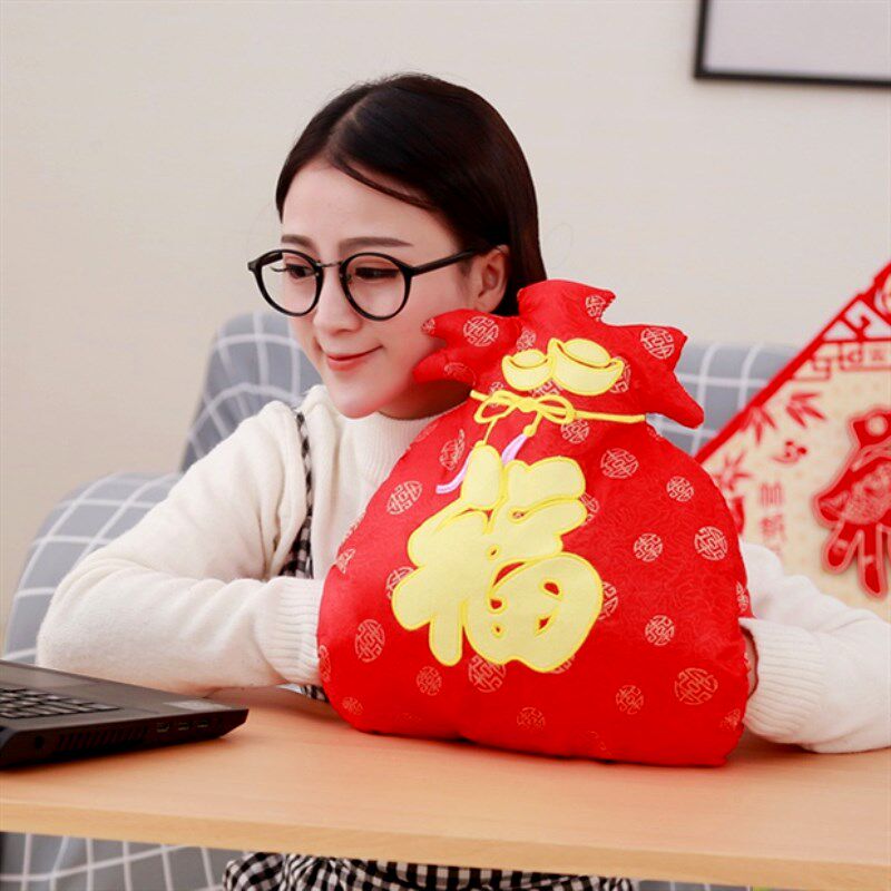 红福袋抱枕靠垫暖手捂插手枕毛绒玩具狗年吉祥物抱枕靠垫新年礼物