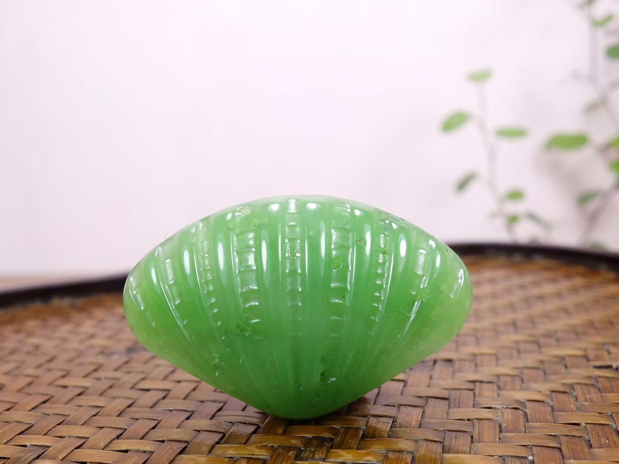 高货纯天然俄料和田玉碧玉苹果绿阳绿贝壳挂件男女款带证书