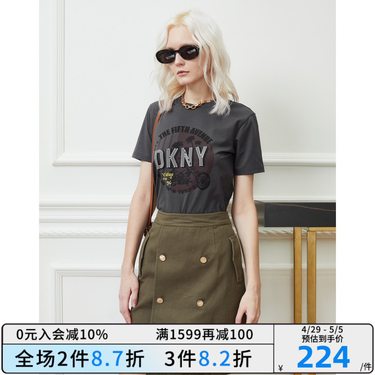 DKNY/唐可娜儿春夏女美式复古休闲摩托车印花短袖T恤正肩