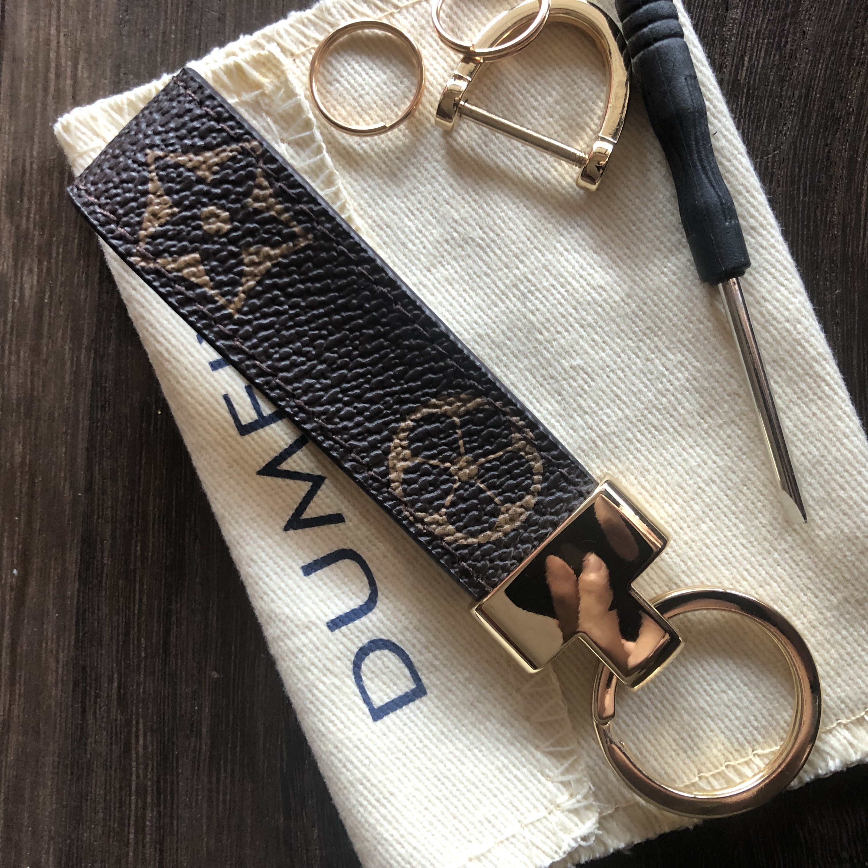 lv&gedete 钥匙扣挂件汽车钥匙链老花钥匙绳圈环配饰男女背包挂饰