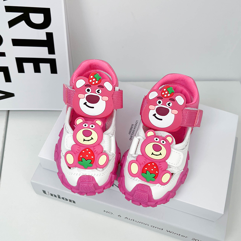 女童凉鞋2024夏季新款可爱卡通草莓熊软底沙滩鞋儿童宝宝防滑鞋子