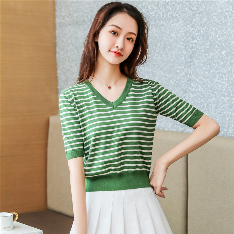 小款上衣短款设计感女绿色条纹v领宽松配高腰裤冰丝短装针织t恤夏