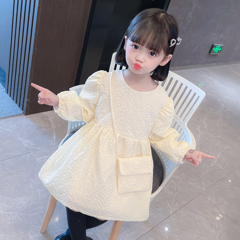 女童秋款纯色长袖连衣裙韩版女宝宝2岁新款3可爱4压皱5圆领公主裙